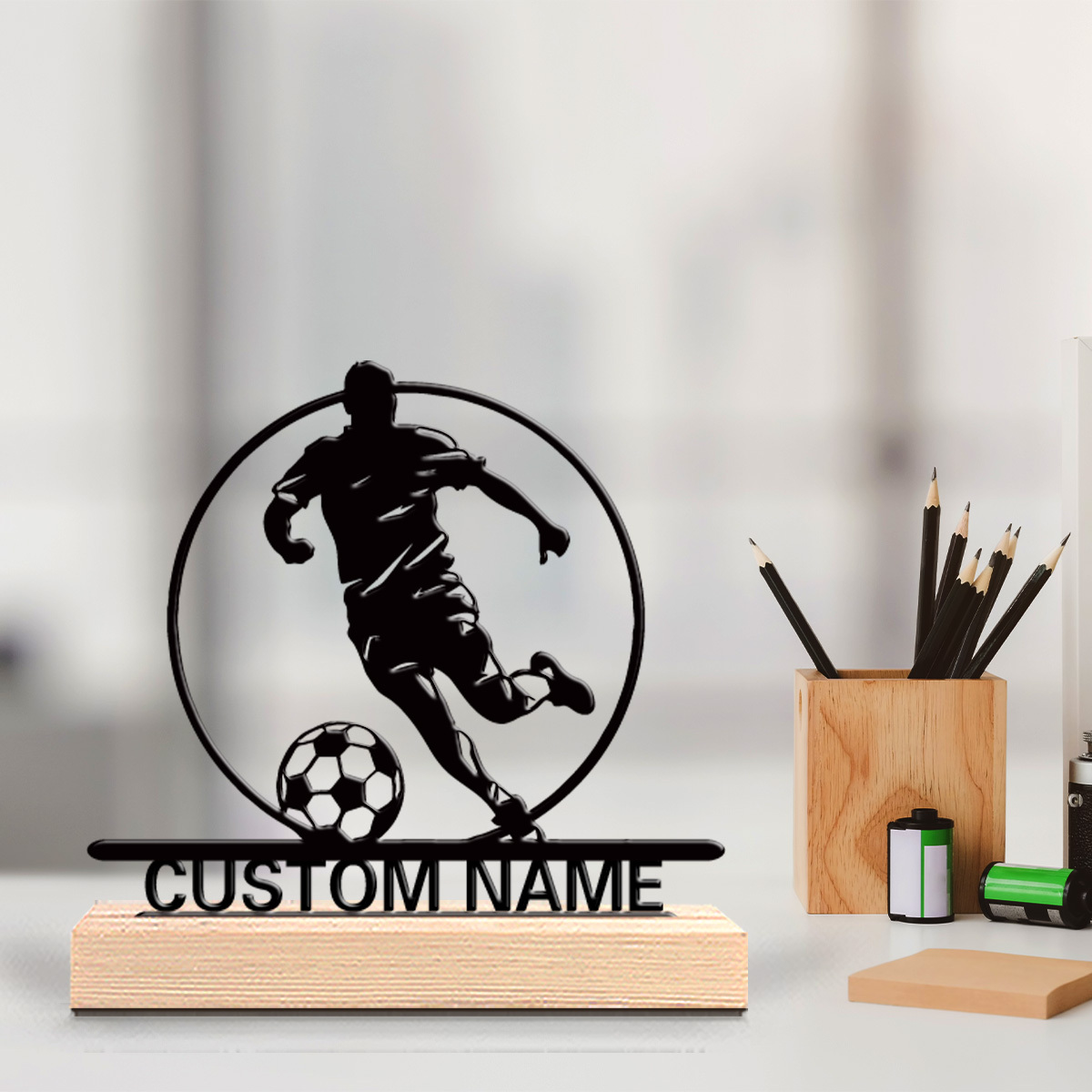 カスタムサッカー選手メタル像（名前入り）、木製台座付きテーブ - Office Furniture Desk のレビューと価格