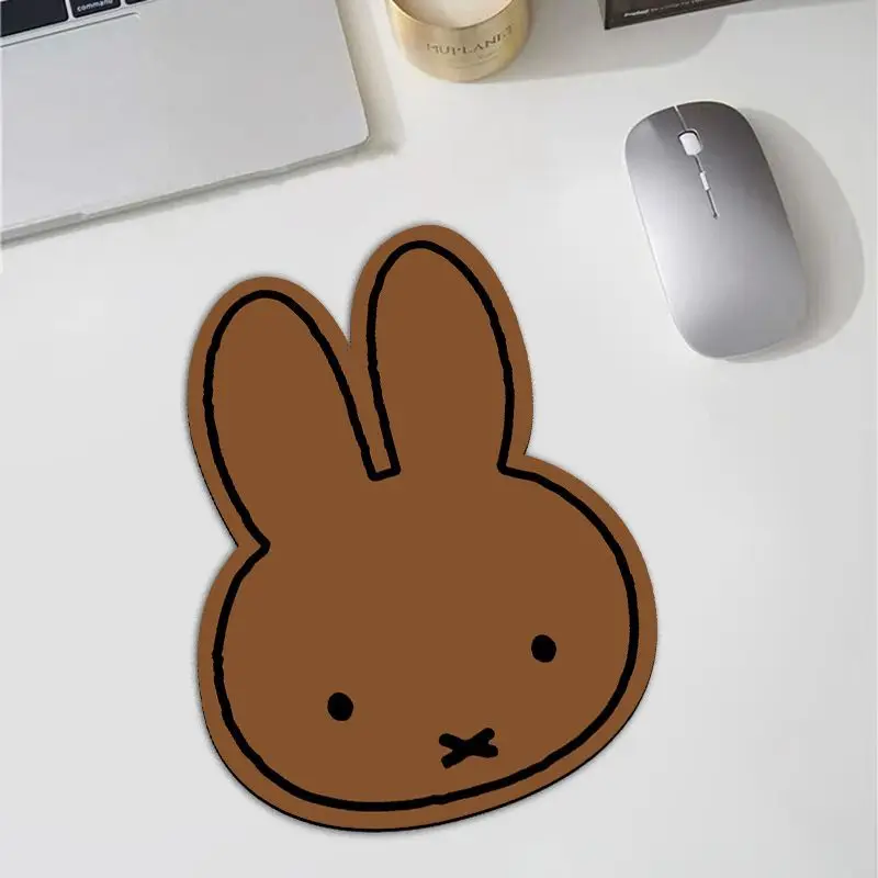 かわいいミッフィーのウサギ型マウスパッド、おしゃれなオフィス - Office Furniture Desk のレビューと価格