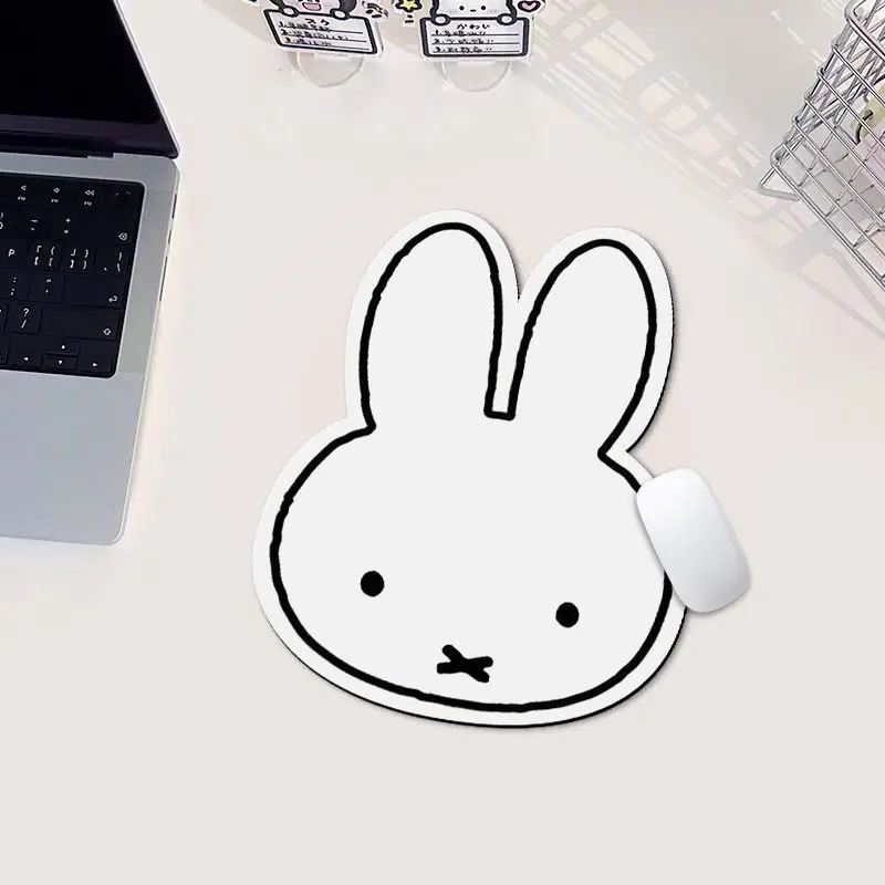 かわいいミッフィーのウサギ型マウスパッド、おしゃれなオフィス - Office Furniture Desk のレビューと価格